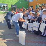 «Единая Россия» передала подарки школьникам ко Дню знаний