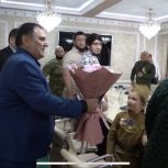 Сайгидпаша Умаханов передал орден Мужества семье погибшего бойца из Хасавюрта