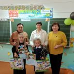 Первоклассники из сельских школ получили канцелярские наборы