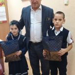 Единороссы провели акцию «Собери ребенка в школу» для детей Черемисиновского района