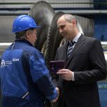 Денис Паслер поздравил коллектив Уральского турбинного завода с Днём машиностроителя