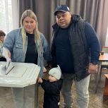 Семья Смирновых пришла на избирательный участок в Вишневогорске Каслинского района