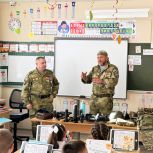 Партийцы провели урок мужества школьников Белоярского района