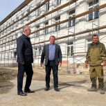 Михаил Ершов оценил ход реконструкции школы в Верхнем Тагиле