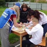В День знаний секретари Иркутских первичек организовали для детей коррекционной школы № 3 творческое занятие