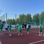 При содействии «Единой России» в Когалыме появилась новая баскетбольная площадка