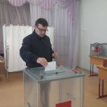 Региональный координатор партийного проекта «Новая школа» Максим Парфёнов проголосовал в здании своей родной школы