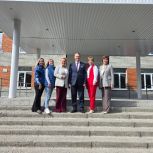 Партийный десант «Единой России» во главе с депутатом Госдумы Александром Самокутяевым посетил школу села Плёсс в Мокшанском районе.