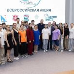 Победительница акции партийного проекта "Мир возможностей" Дарья Горячева встретилась с главой Крыма Сергеем Аксёновым