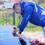 В селе Мильково Камчатского края активисты «Единой России» и МГЕР привели в порядок памятные места