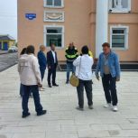 Павел Федяев проверил ремонт площади в Ленинске-Кузнецком