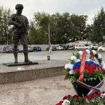 По инициативе «Единой России» в Еманжелинске Челябинской области открыли Аллею Славы и памятник участникам СВО