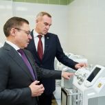 Владимир Якушев оценил результаты строительства станции переливания крови в Сургуте