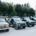 Автомобили, печи и стройматериалы: волонтёры по всей стране собирают помощь бойцам СВО