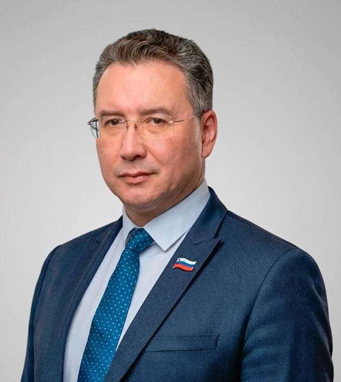 Им Юрий Владимирович