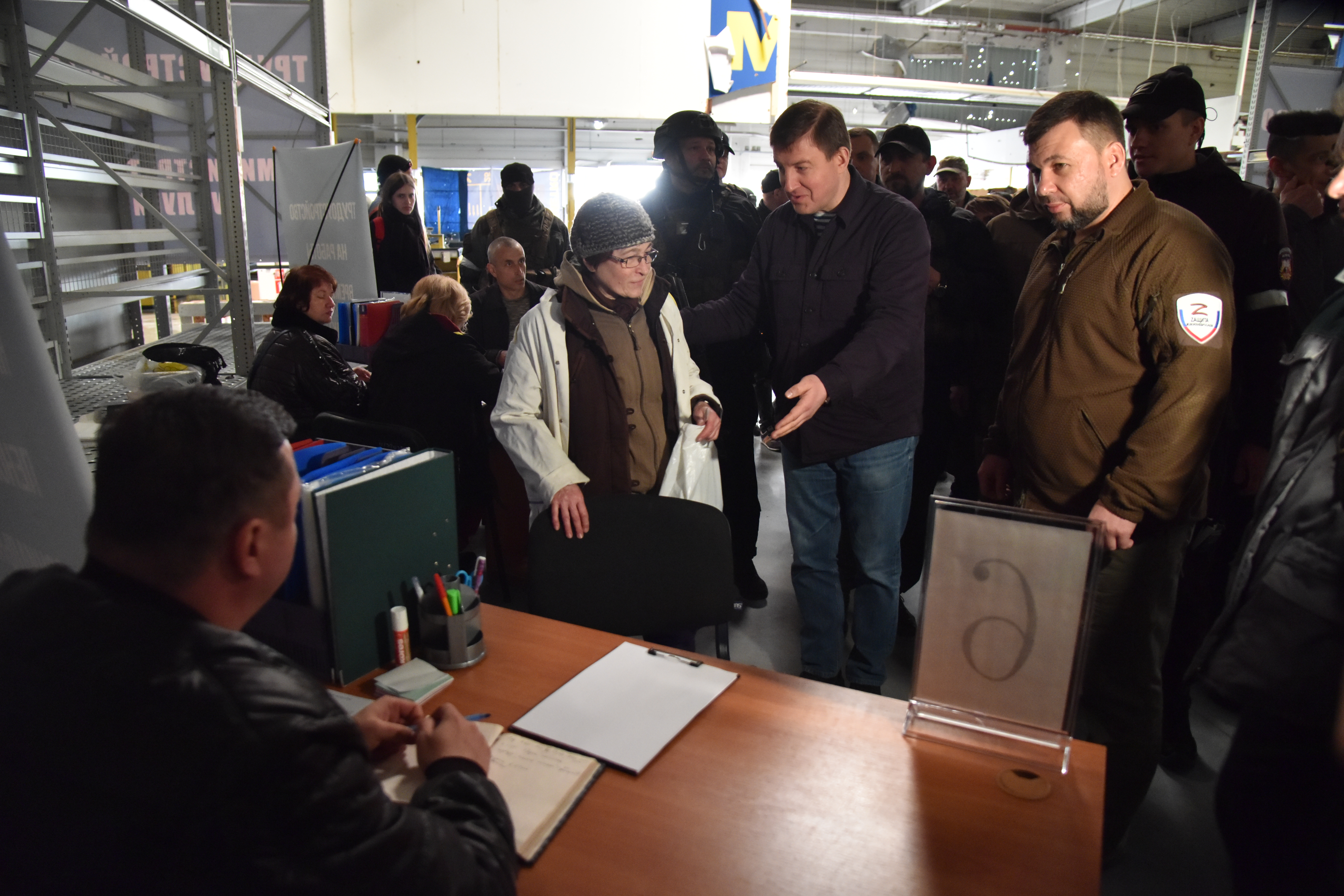 Центр гуманитарной помощи в Мариуполе