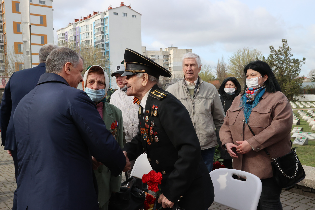 День освобождения симферополя. Освобождение Симферополя 13 апреля. Симферополь освобожден 2014. Освобождение Симферополя картинки.