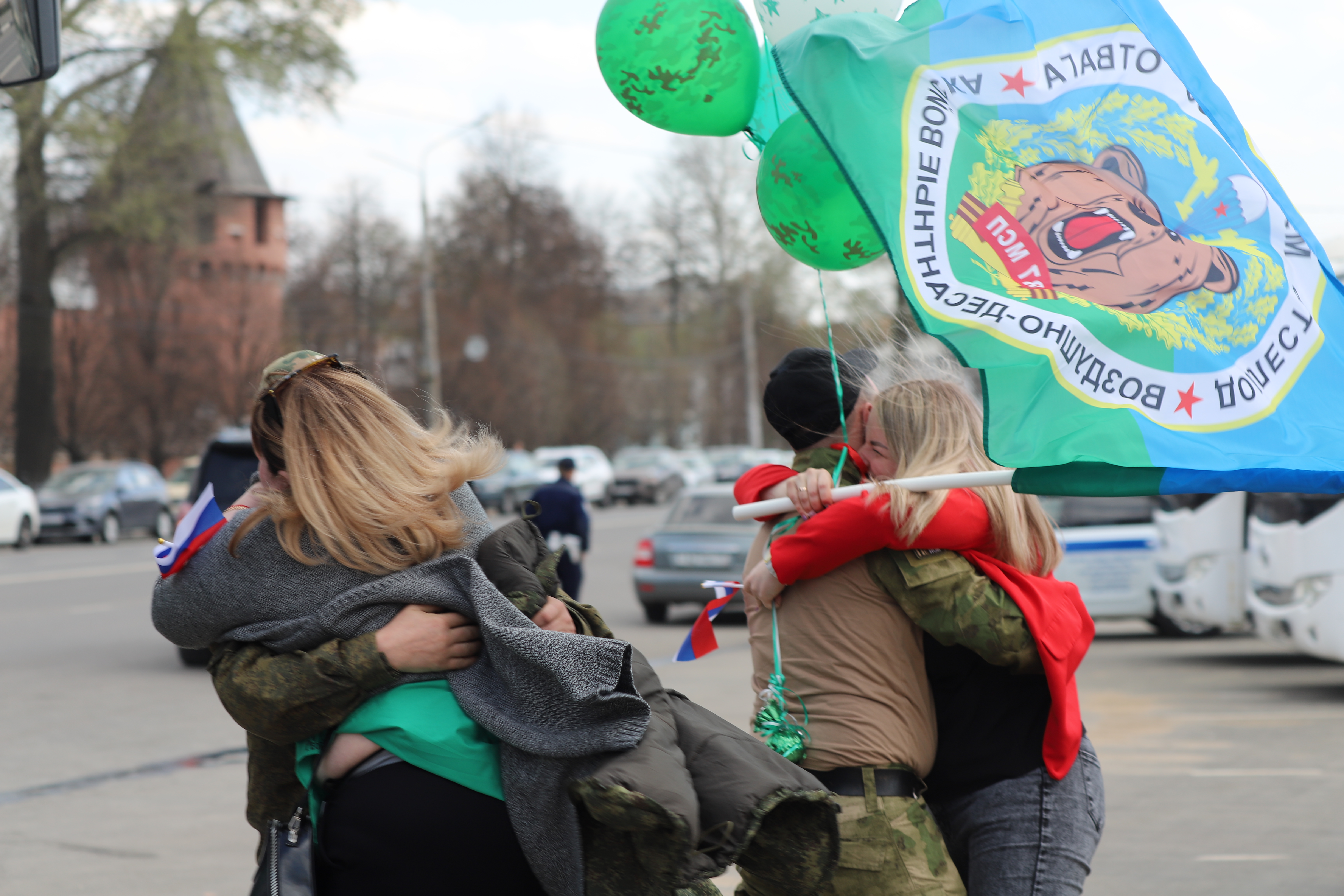 В Туле на площади Ленина встретили участников специальной военной операции,  прибывших в отпуск