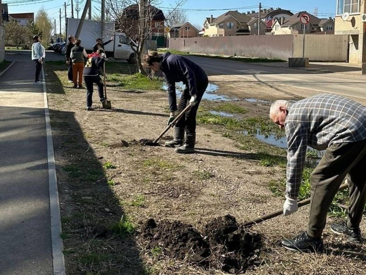 Оборудование для детского дома, помощь погорельцам и посадка деревьев:  депутаты «Единой России» помогают жителям в регионах