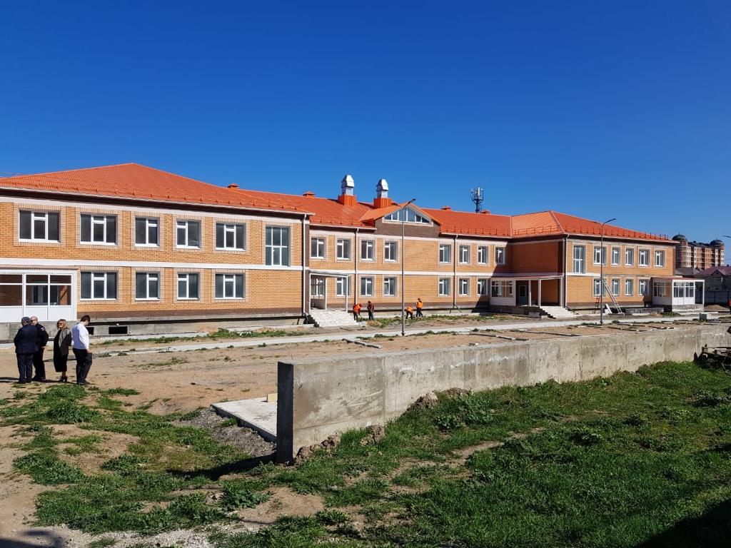 В Дагестане «партийный десант» ознакомился с ходом строительства объектов образования в Дербенте