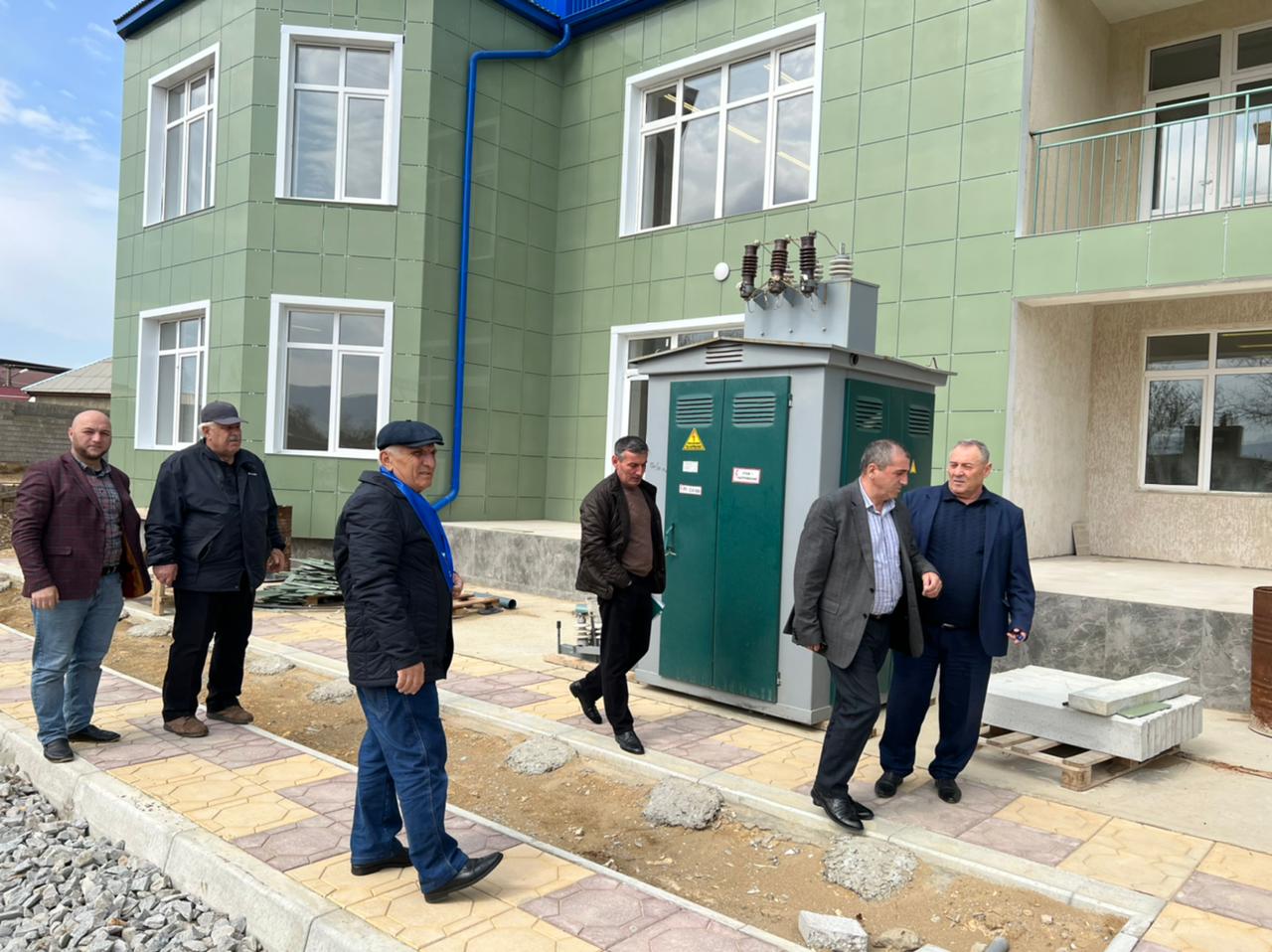 В Кумторкалинском районе партийный десант «Единой России» осмотрел ход строительства детского сада