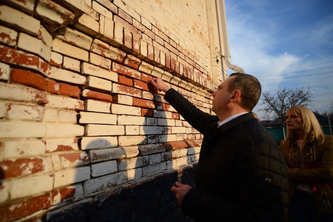 Геннадий Митрофанов проинспектировал школы, где проводится капитальный ремонт в Майкопе