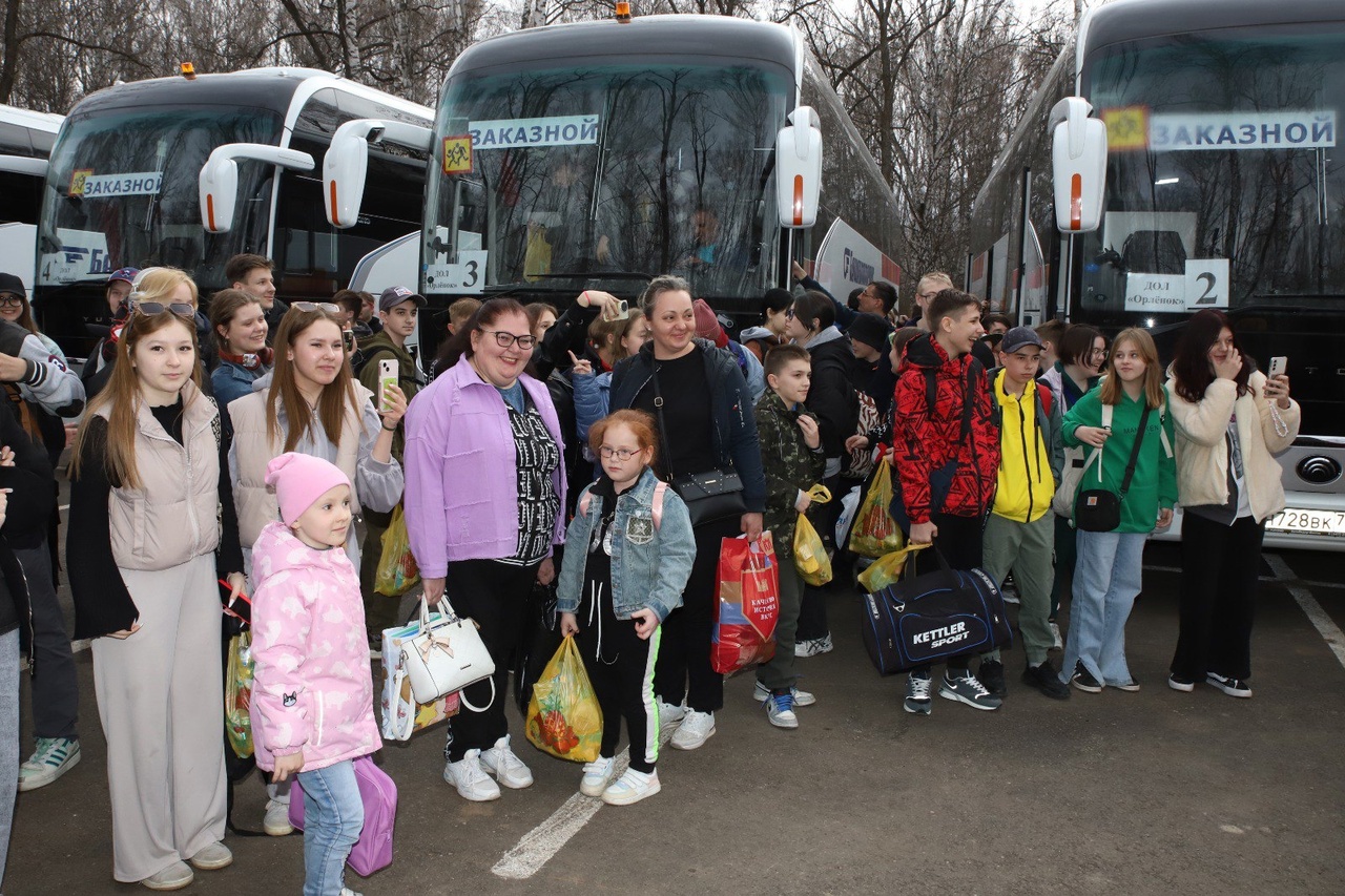 250 детей из Белгородской области прибыли в детский оздоровительный лагерь « Орленок»