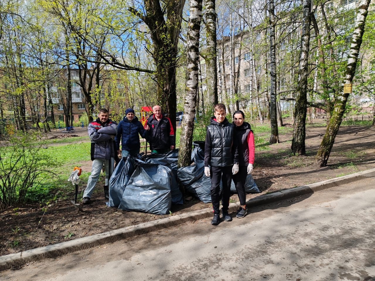 Проекты партии - Субботники продолжаются – единороссы Смоленского горсовета  активно участвуют в уборке города