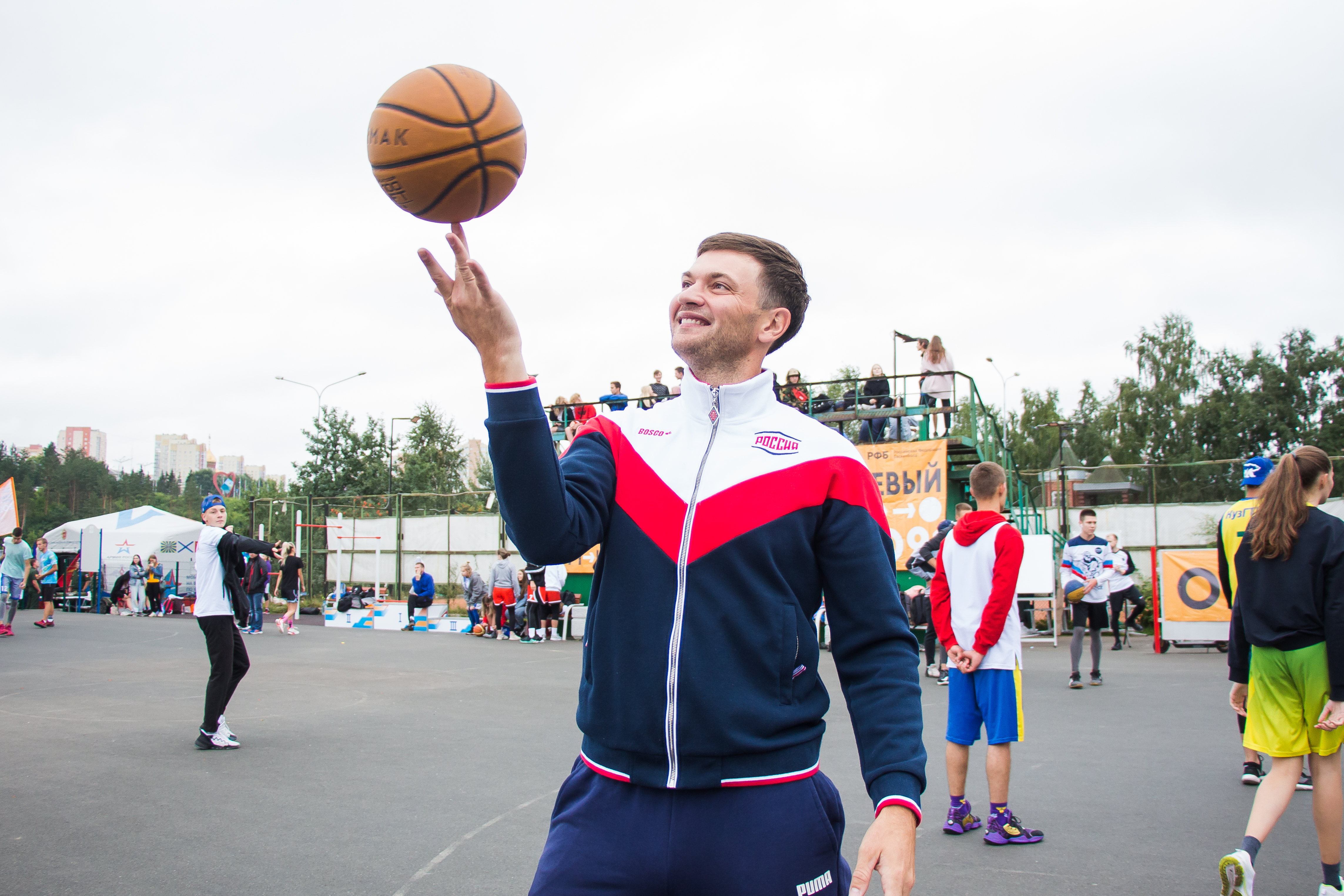 Новости звезд спорта. Зарядка с чемпионом во Владимире. Силантьев Геннадий Единая Россия Кемерово. Зарядка с чемпионом Новокузнецк.