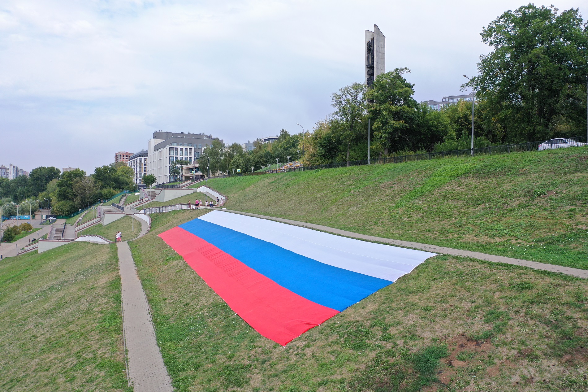 Удмуртия отметила День государственного флага России