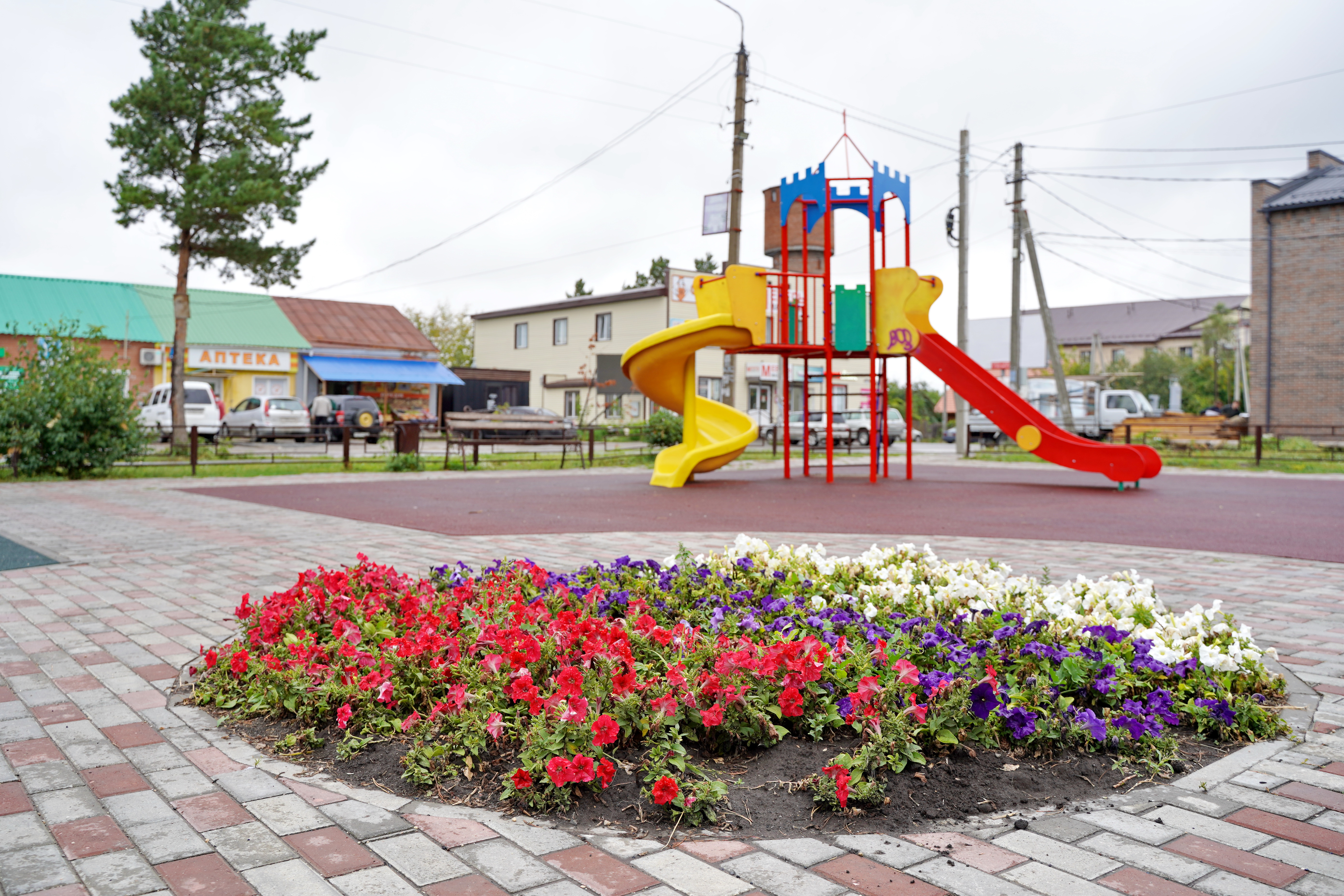 Городская среда»: в Колывани благоустраивают «Аллею на Московской»