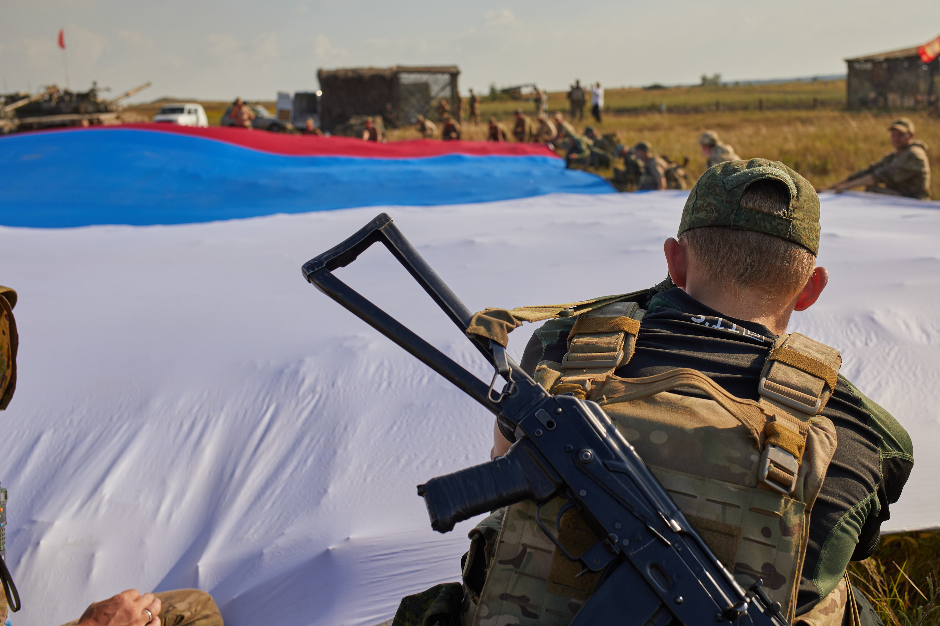 «Молодая Гвардия Единой России» и «Волонтёрская Рота» приняли участие в мероприятиях в День флага