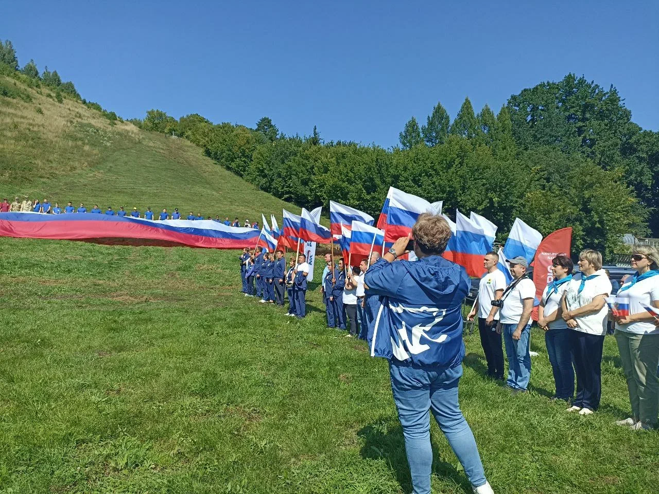 Торжественное мероприятие у подножия горы Тугая в Горно-Алтайске