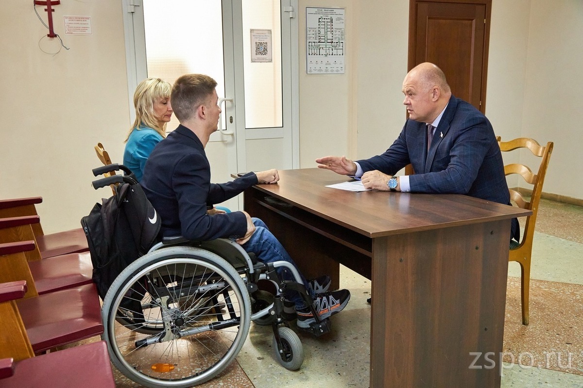 Председатель Законодательного Собрания Пензенской области 7 созыва В.Н.Супиков проводит тематический прием граждан по вопросам социальной поддержки инвалидов.