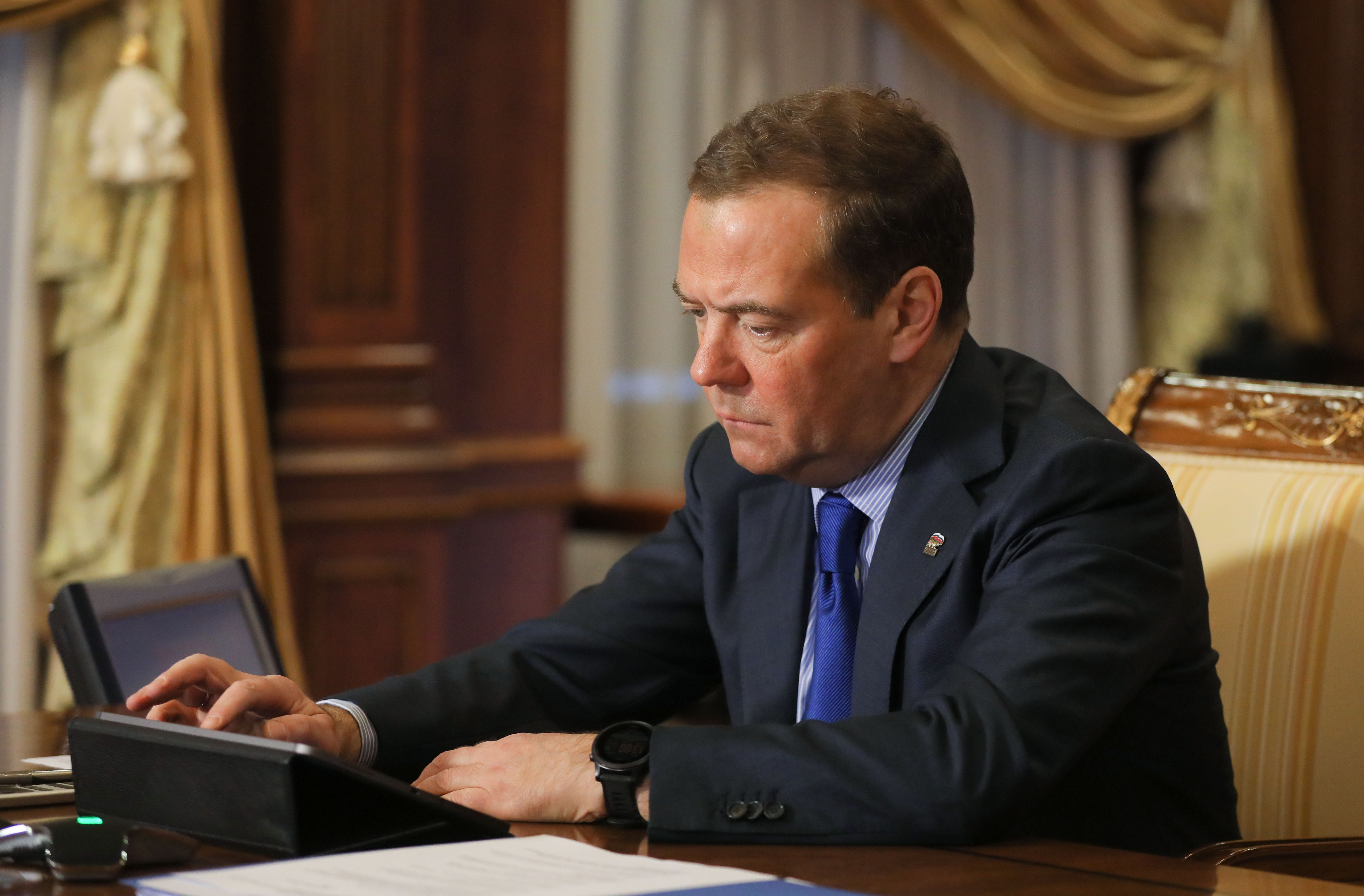 Председатель партии единая россия медведев. Медведев 2007.
