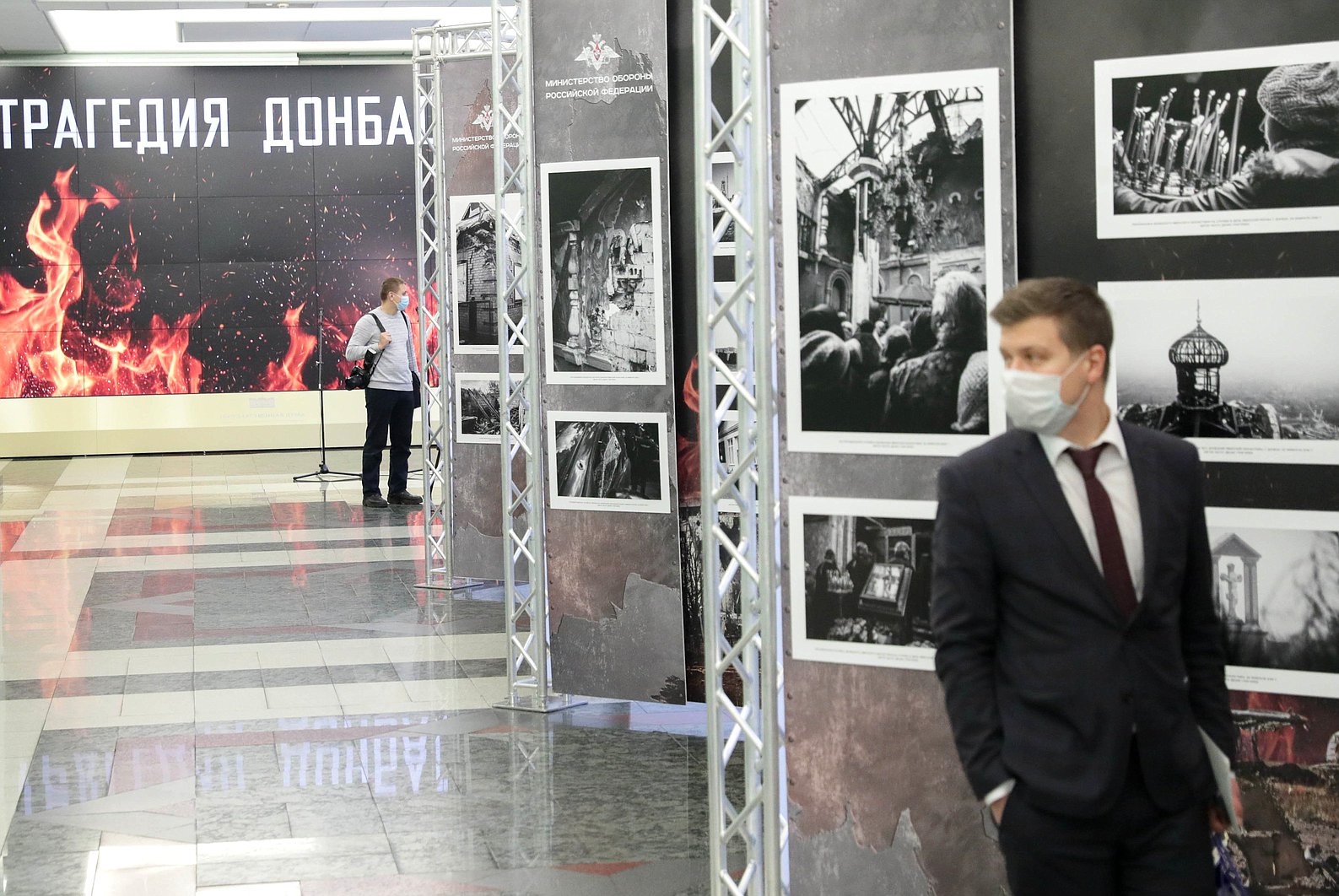 В Госдуме открылась фотовыставка «Трагедия Донбасса». Фото: duma.gov.ru