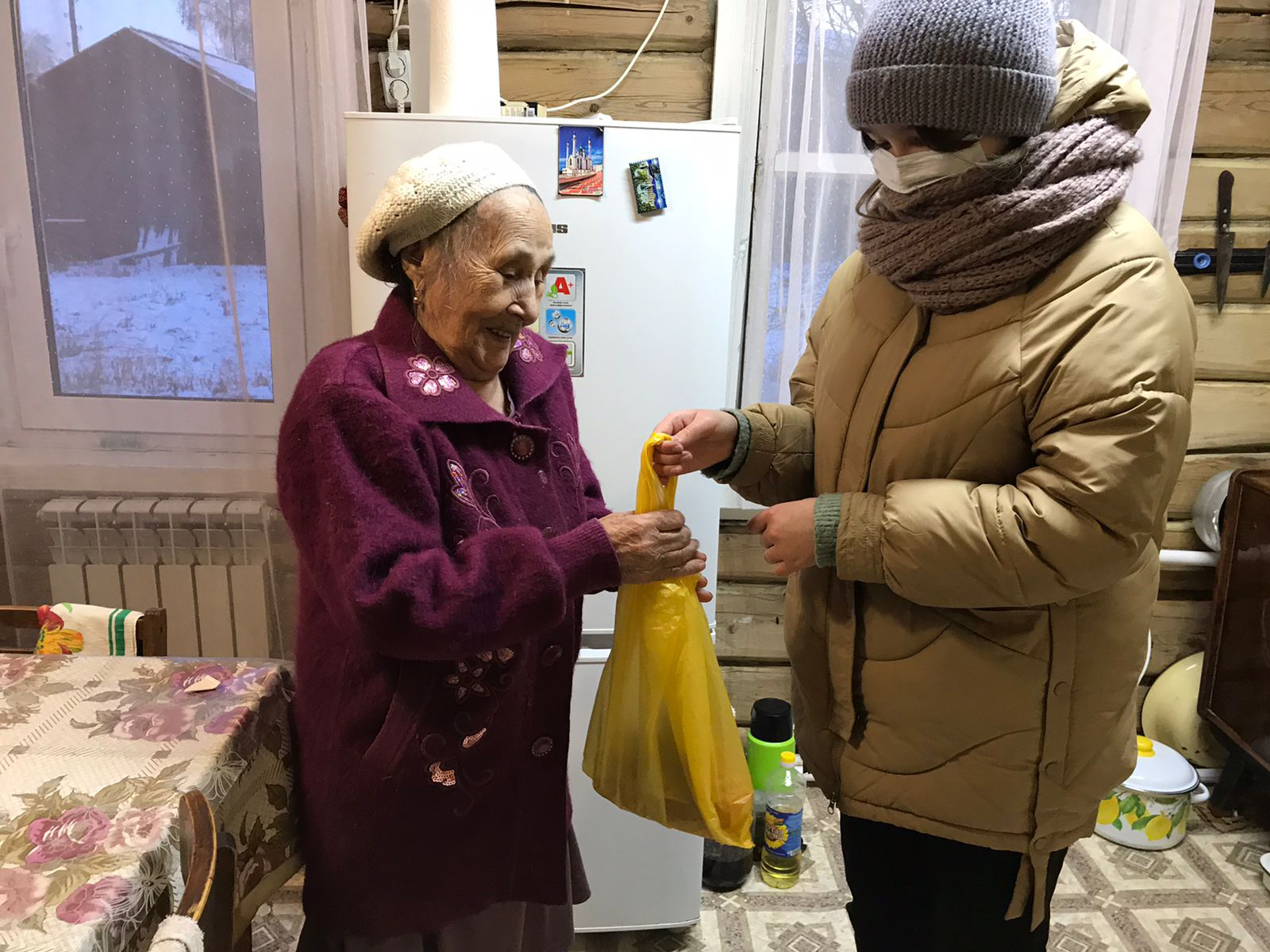 Доставка СИЗов и лекарств: единороссы оказали помощь оренбуржцам
