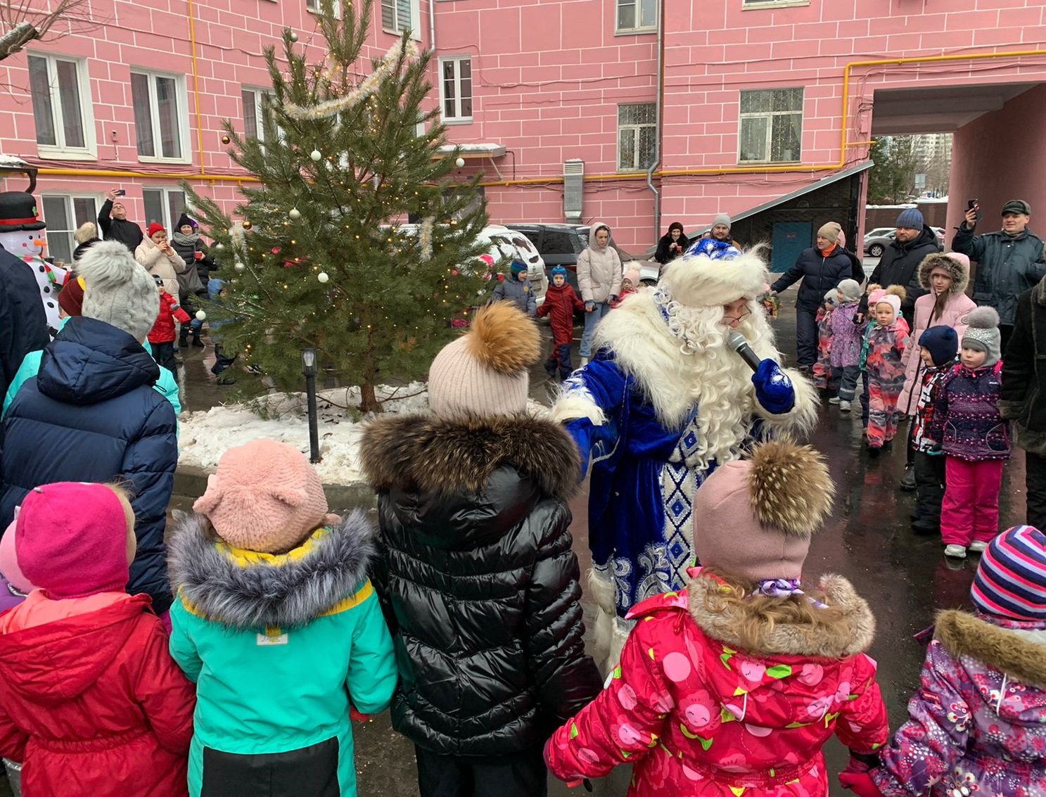 «Единая Россия» организовала новогоднюю ёлку для жителей Сокольников