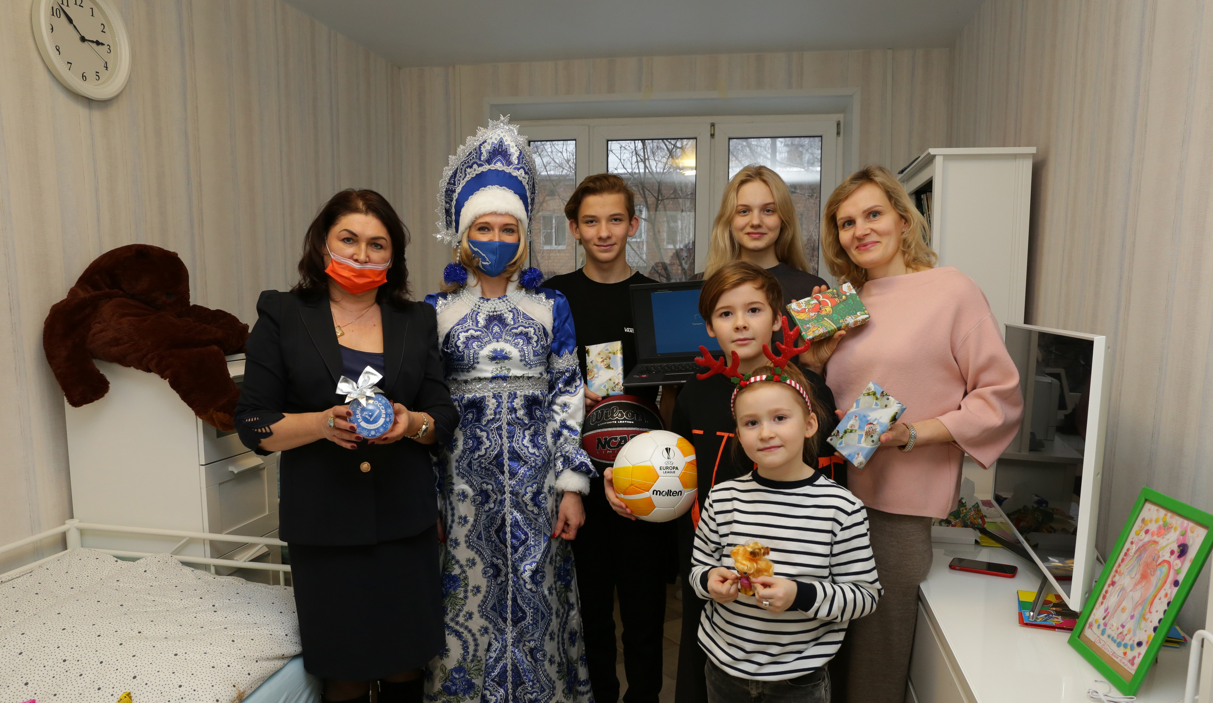 В рамках акции «Ёлка желаний» Алексей Челышев исполнил новогодние желаниях двух семей из Южного округа Москвы