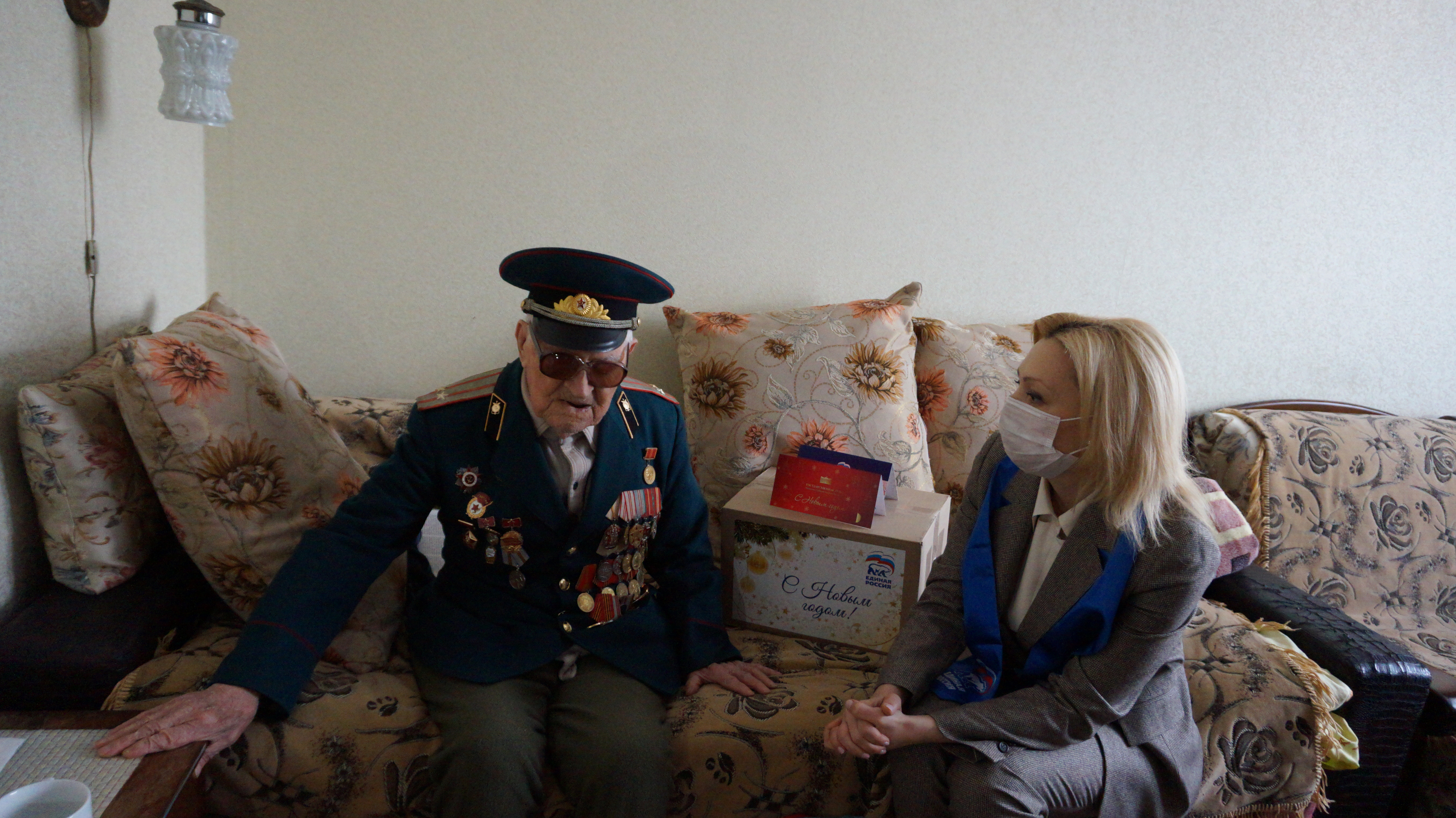 Ольга Тимофеева навестила ветеранов накануне Нового года