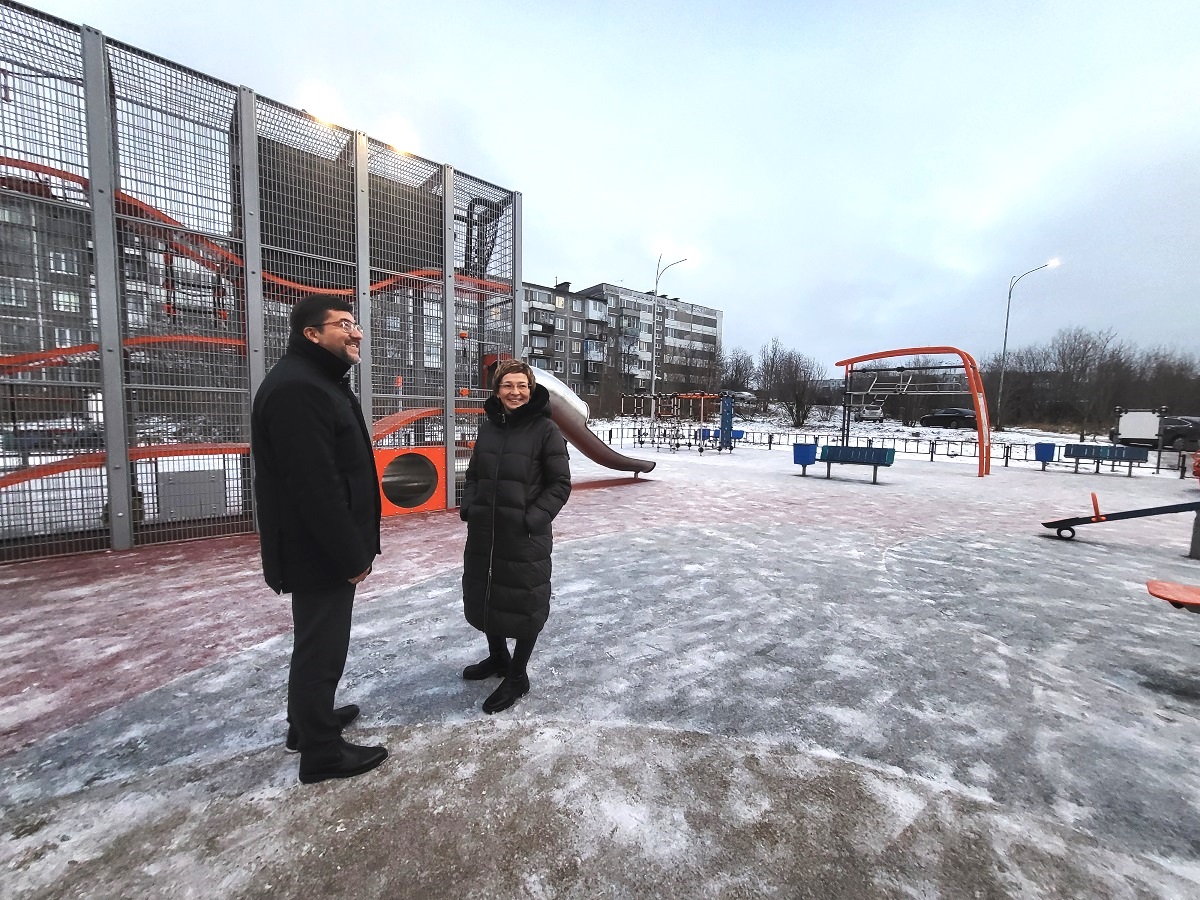 В Мурманске проверили новые детские и спортивные площадки