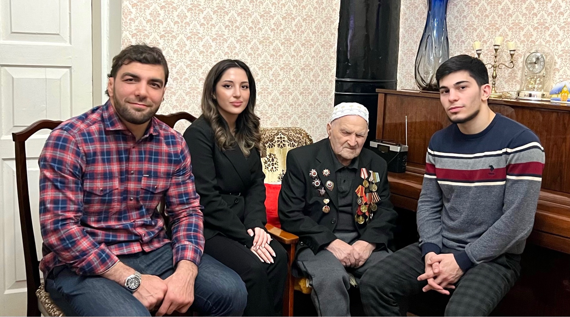 Абдусалам Гадисов посетил ветерана войны