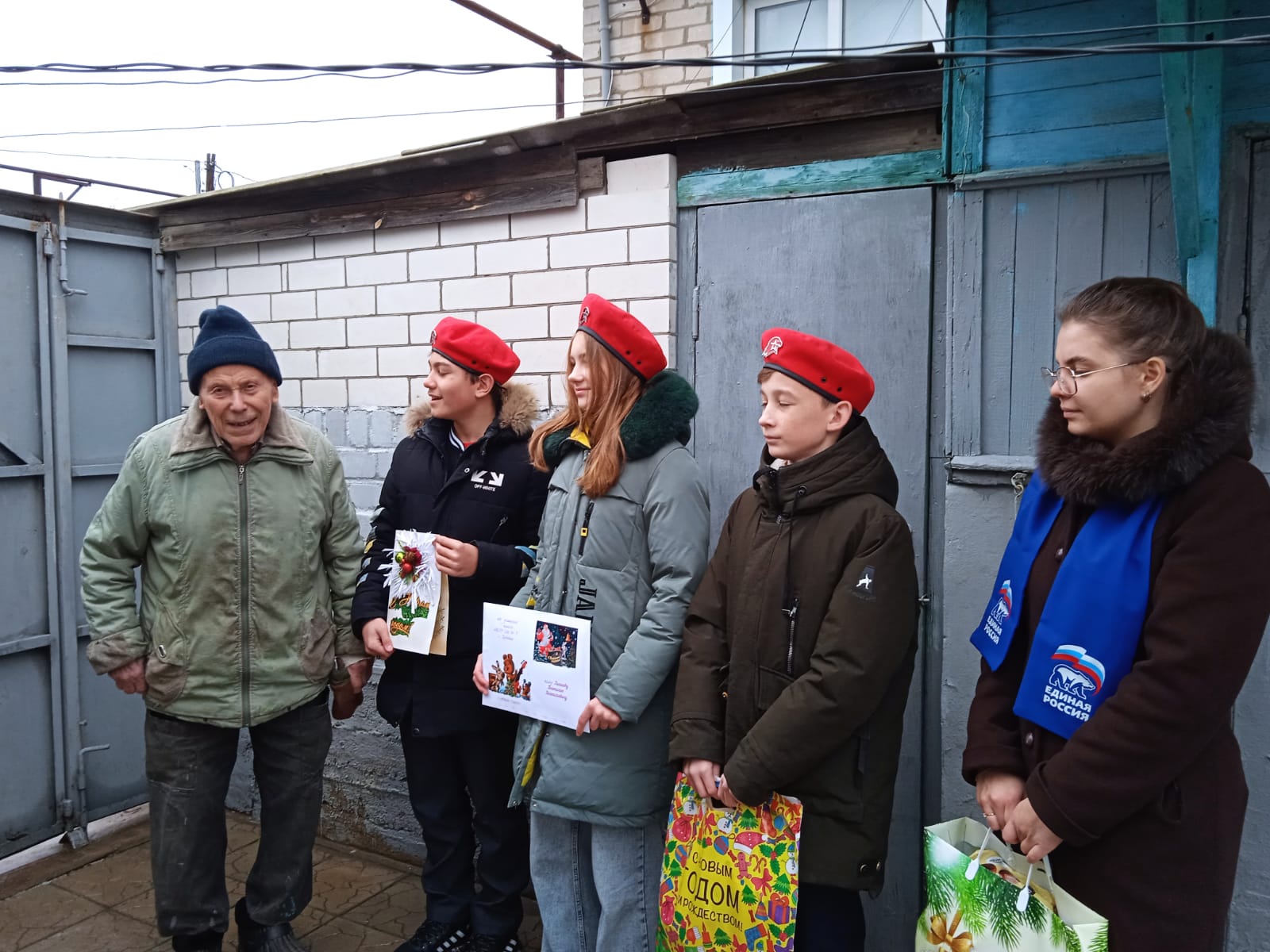 В Волгоградской области единороссы поздравляют ветеранов Великой  Отечественной войны с наступающим праздником | 29.12.2023 | Волгоград -  БезФормата