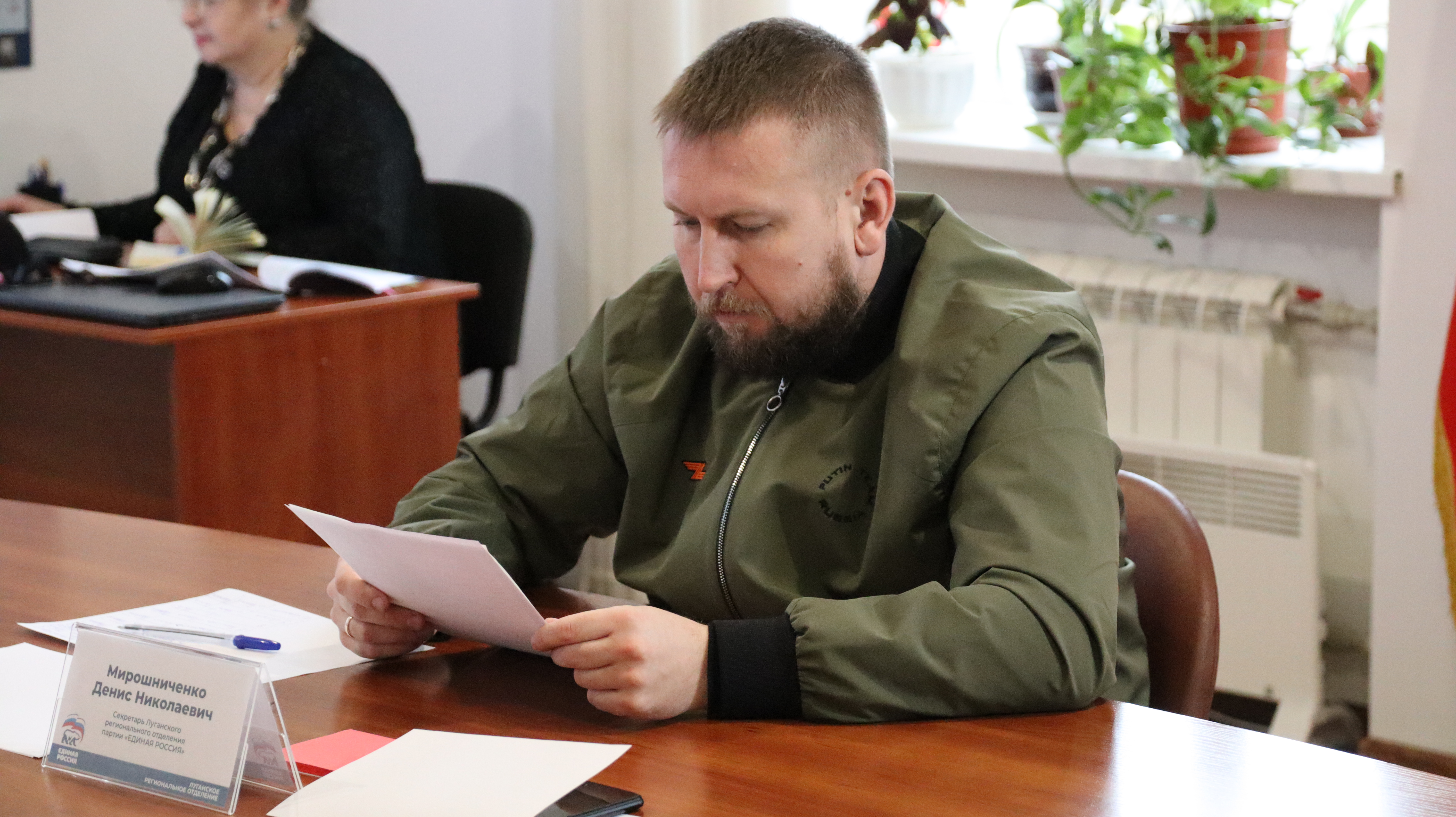 В день рождения «Единой России» Денис Мирошниченко провел приём граждан