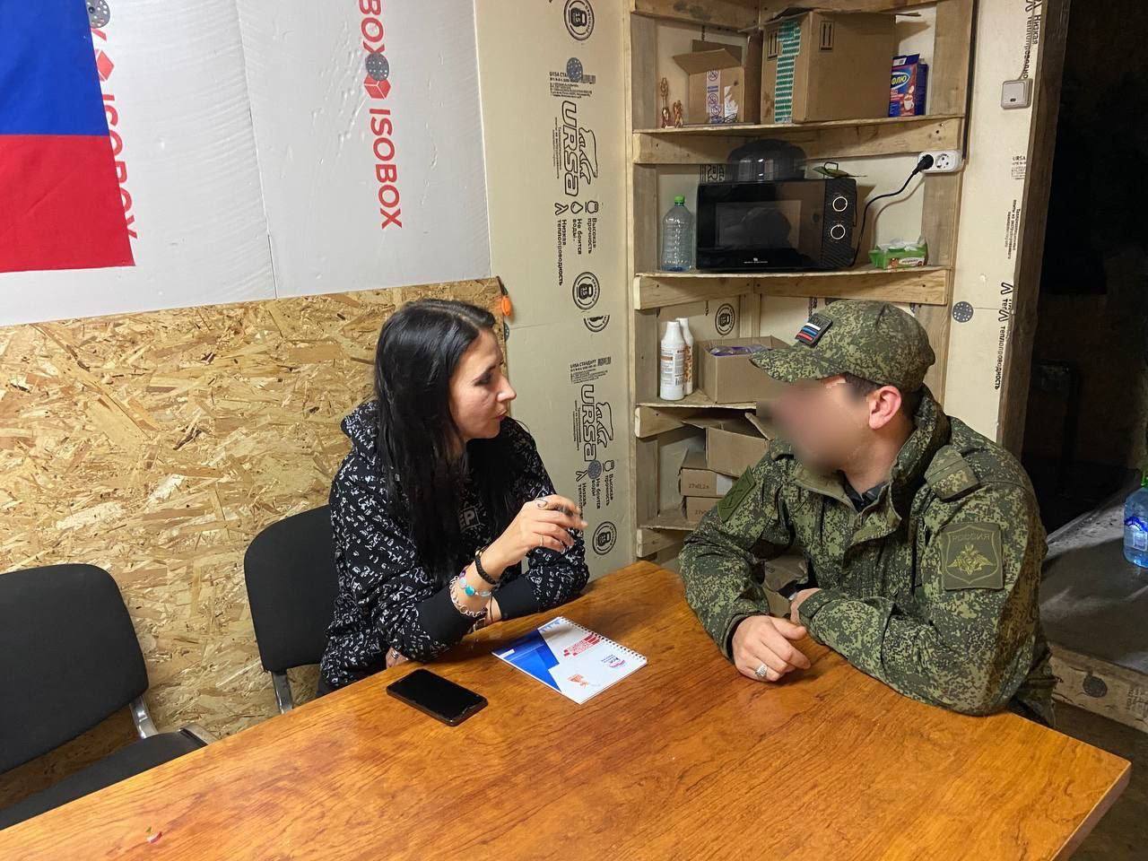 Секретарь местного отделения партии Западного округа Москвы, участница «Женского движения Единой России» Елена Квашнина провела выездной приём участников специальной военной операции на линии соприкосновения