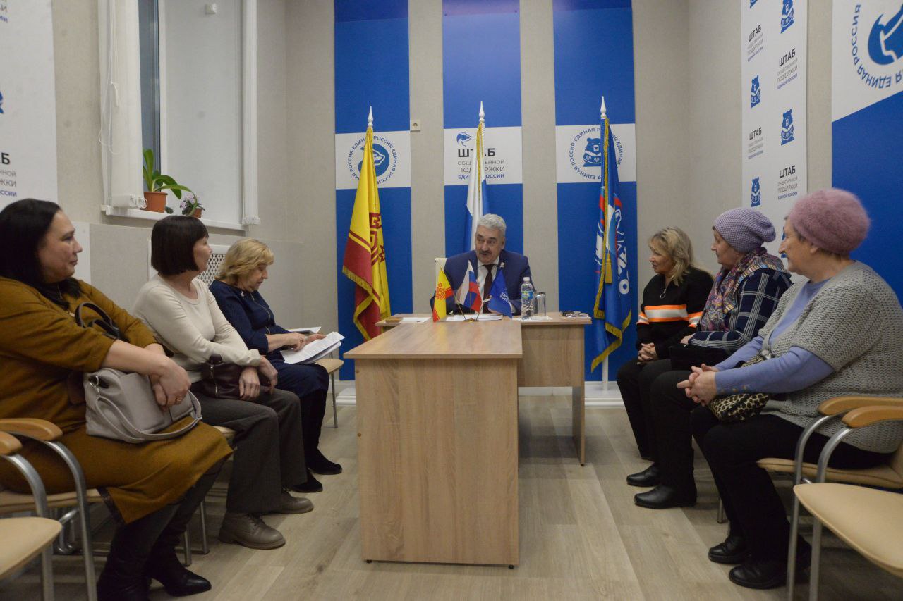 Леонид Черкесов провёл приём граждан в день рождения «Единой России»