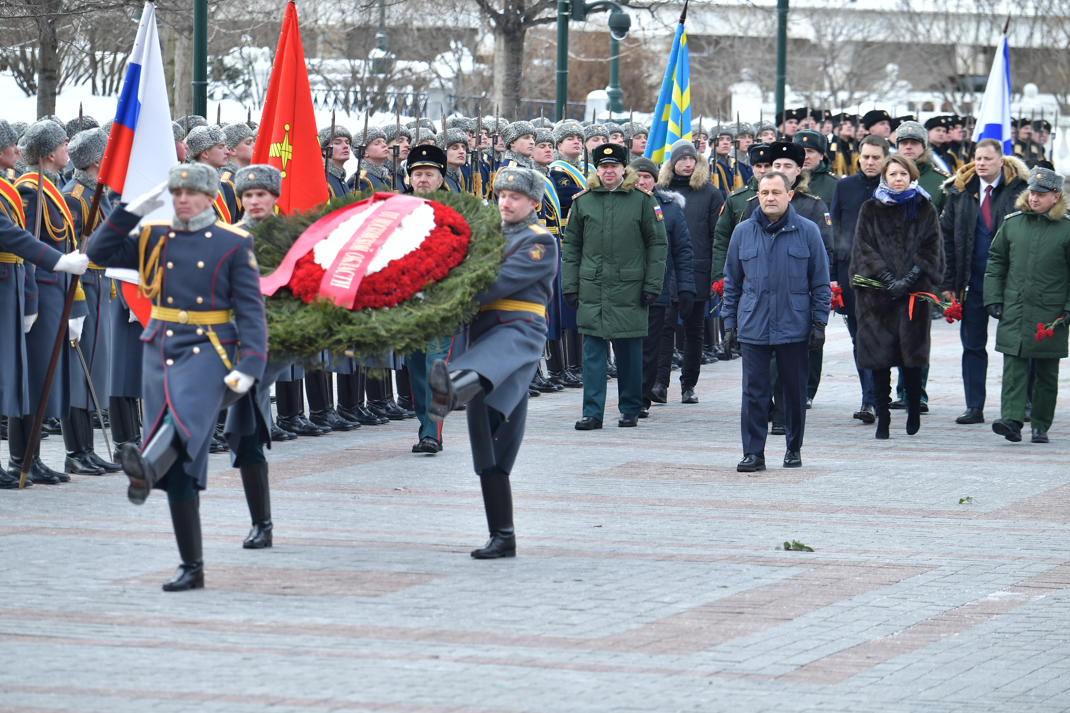 Парад 28. 28 Февраля праздник в России. Праздник 28 февраля военный праздник. Патриотическая акция Защитим память героев 2024 году. Видео где 28 февраля праздник.