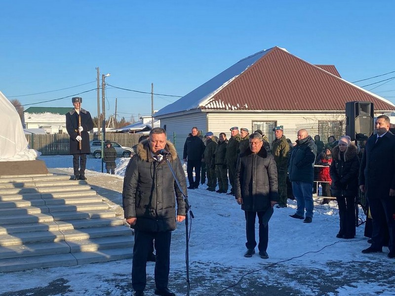 Губернатор Игорь Кобзев на открытии памятника А.П. Белобородову