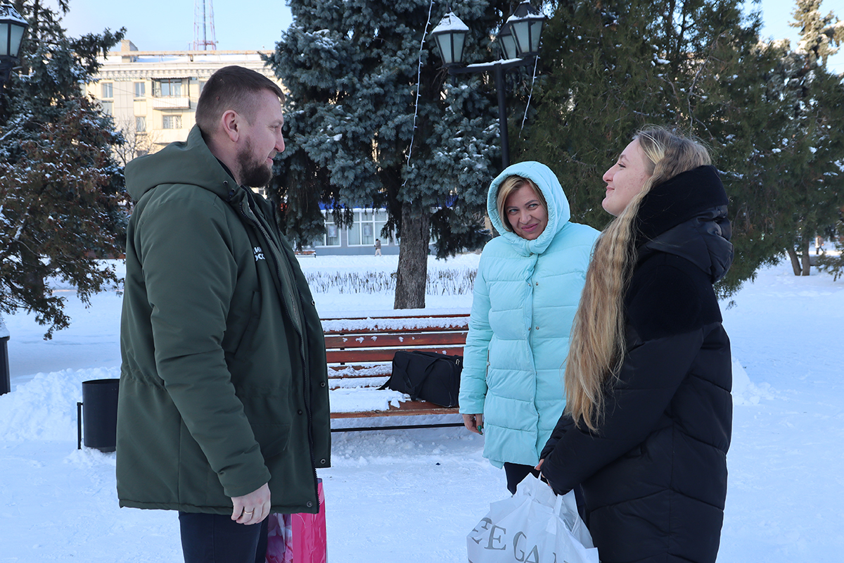 Денис Мирошниченко исполнил мечту Алины из Славяносербского района |  15.01.2024 | Луганск - БезФормата