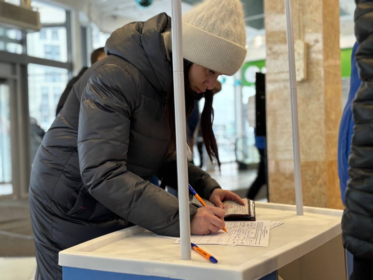 В Чебоксарах активно идет сбор подписей в поддержку выдвижения Владимира  Путина на выборах Президента России